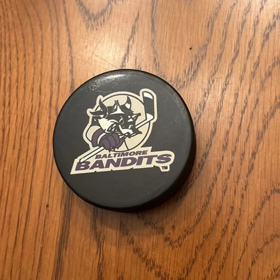 DISCO DE HOCKEY OFICIAL VINTAGE DE LOS BANDIDOS DE BALTIMORE AHL VEGUM HECHO EN ESLOVAQUIA Foto 1 de 4