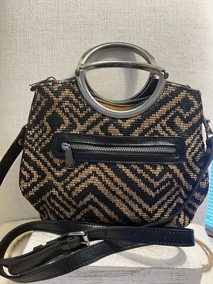 Bandolera shopper Patricia Nash negra tejida con paja Aria doble anillo Foto 1 de 4