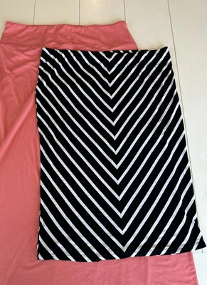 Lote de 2 Faldas Mossimo Supply Co Para Mujer 2XL Negro/Blanco Chevron Rayas Coral Foto 1 de 4