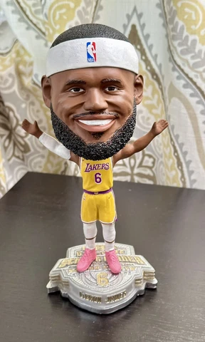 LeBron James NBA All Time Scoring Leader Variant “BigHead” Bobblehead Ltd /123 Cover