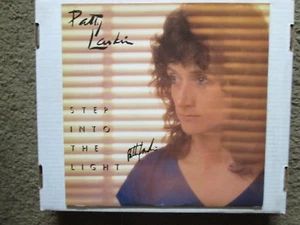Patty Larkin "Step Into the Light" autographed U.S. album - Picture 1 of 3
