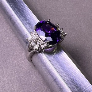 Size 7 Ring Silver Tone Purple Stone Statement Oval Faceted Costume Jewelry - Picture 1 of 4