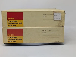 (2) DOS bandejas proyectores Kodak Carousel Transvue 140 vintage y caja original - Imagen 1 de 9
