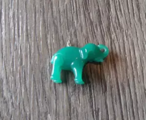 COLLECTIBLE JADE GLASS ELEPHANT PENDANT 3/4 INCH TALL - Picture 1 of 1