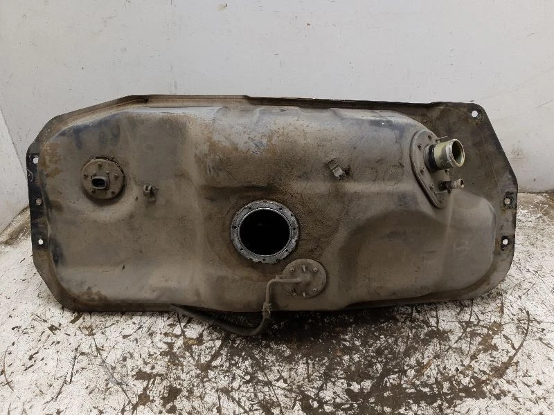 92-95 TOYOTA 4RUNNER SR5 3.0L 6CYL GAS FUEL TANK ASSEMBLY  Foto 1 de 4