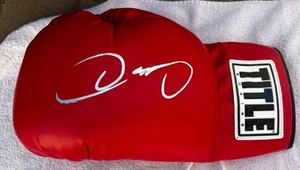 Oscar De La Hoya Signed Title Boxing Glove - Picture 1 of 2