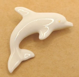 De colección. PIN DELFÍN PORCELANA MARCA "LENOX"-1 3/4" ANCHO - Imagen 1 de 3