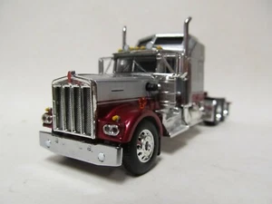 DCP, PRIMERA MARCHA ESCALA 1/64 W-900A KENWORTH AERODYNE, PLATA, ROJO CORAL Y PLATA - Imagen 1 de 6