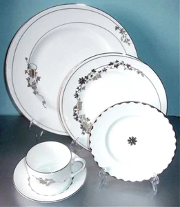 Madera de cuña Vera Wang Fleurs 5 piezas. Coloque Setting Platino Floral Inglés China Nuevo - Imagen 1 de 4