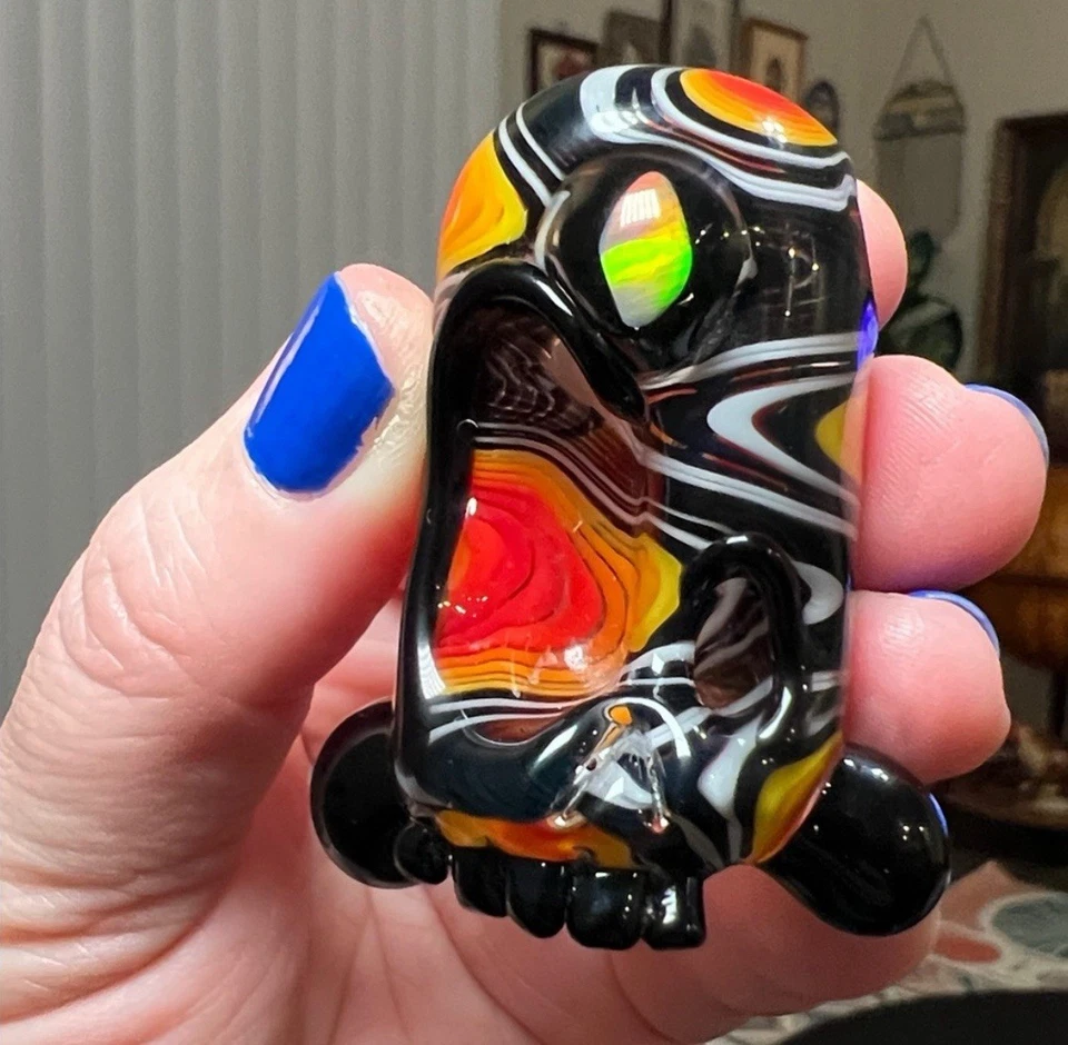 Calavera de ladrón embriagadora de vidrio soplado trippy artesanal con collar colgante de ópalo Foto 1 de 4