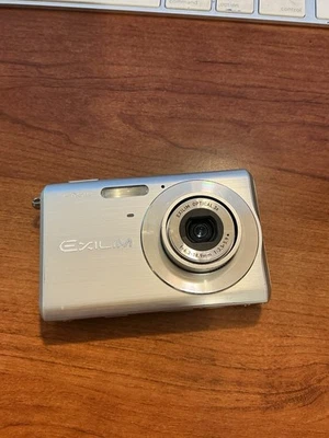 Casio EXILIM ZOOM EX-Z60 6.0MP Digital Camera Please READ Repair or parts ONLY - Image 1 of 2