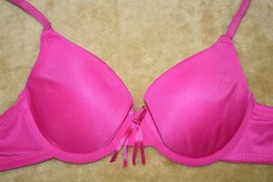 Sujetador rosa 32A con lazo brillante entre copas - Imagen 1 de 4