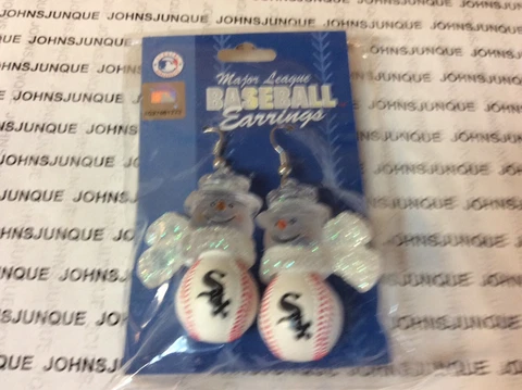 CHICAGO WHITE SOX EARRINGS New in sealed PACKAGE SNOWMEN ON BASEBALLS Cover