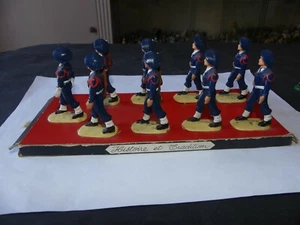 PLAQUETTE DE 9 FIGURINES CHASSEUR ALP MARQUE HISTOIRE ET TRADITION LICENCE NOREV - Picture 1 of 5