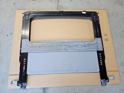 Marco de pista de techo corredizo Super Duty 06 usado desnudo Los Angeles Foto 1 de 4