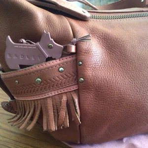 Radley Brown Leather Slouchy Shoulder Bag & Dust Bag & Charm~24cm Wide 17cm Deep - Picture 1 of 16