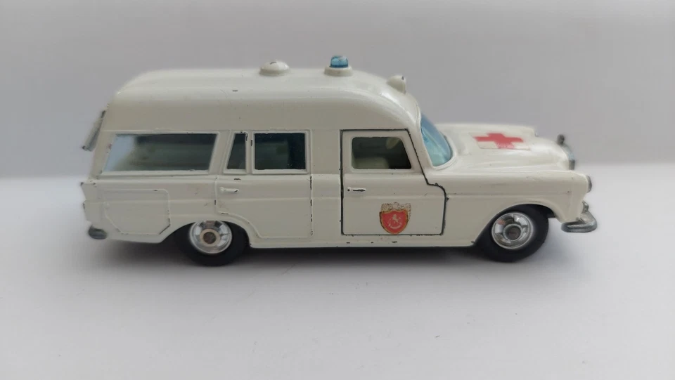 Matchbox  Series King Size  No. K 6 Mercedes Benz - BINZ AMBULANCE (1) - Bild 1 von 4