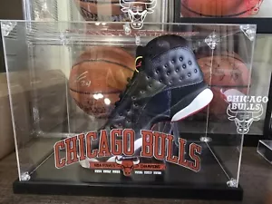 MICHAEL JORDAN #23 SIGNED DOUBLE LOGO FRAMED NIKE RETRO SHOE HOLOGRAM AUTHENTIC - Picture 1 of 20