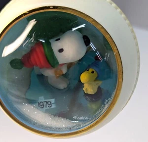 Vintage Hallmark 1979 Snoopy & Woodstock Ice Hockey Diorama Ornament - Picture 1 of 8