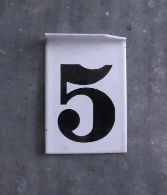 Plaque émaillée ancienne N°5. Indicateur de prix. Pompe à essence ? Gasoil ?  - Photo 1/3