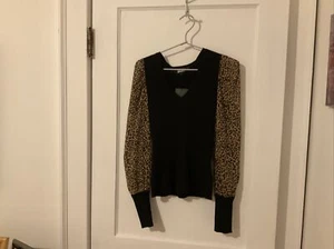 SUÉTER PARA MUJER DKNY MANGA LARGA MANGAS LEOPARDO TALLA PEQUEÑA NUEVA CON ETIQUETAS - Imagen 1 de 9