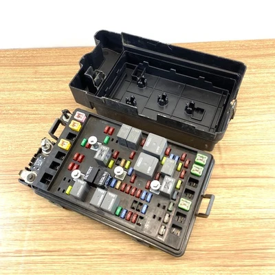 Buick Rainier GMC Envoy Trailblazer 2006 5,3 bahía de motor caja de fusibles 15141559-3 Foto 1 de 4