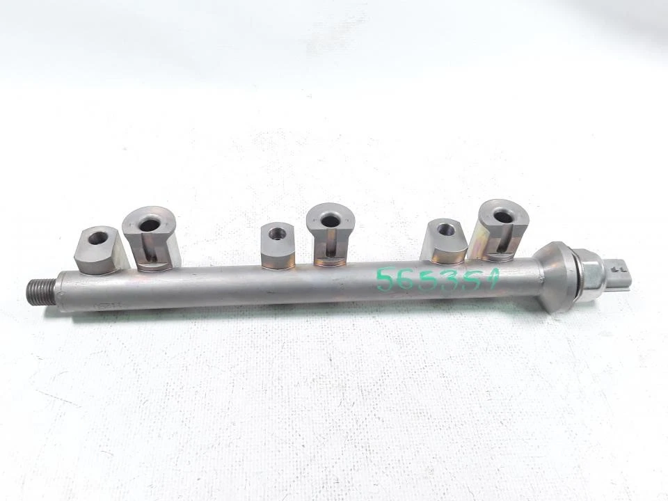 Nissan Rogue 2022- Fuel Rail Injection Moulding 95PP25 - Image 1 of 3