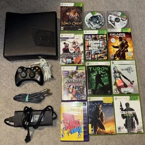 Consola Xbox 360 S 250 GB Slim 1439 Lote de Paquete con 12 Cables de Control de Juegos PROBADO - Imagen 1 de 9