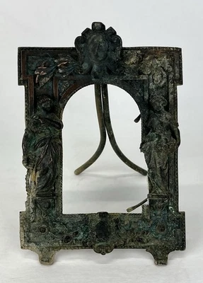 Antiguo marco figurativo neoclásico de bronce del siglo XIX para 2 mujeres 3 5/8 x 2 1/2 apertura Foto 1 de 4