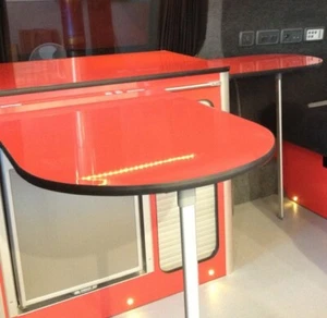 Campervan Autocaravana Muebles Pierna Plegable Mesa CURVA T5/T6 Negro/Rojo Brillo - Imagen 1 de 9