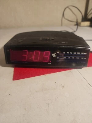 GE Model 7-4815A Digital Alarm Clock AM/FM Radio Tested Working - Image 1 of 4