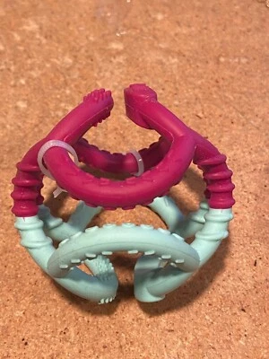 Ogobolli Red/Blue 3" Teether Ball *NEW/No Package*  yy1 - Image 1 of 4