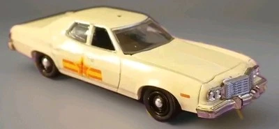 Ford Gran Torino 1975 Greenlight 1:64 (personalizado) (carnaval de emociones)  Foto 1 de 4