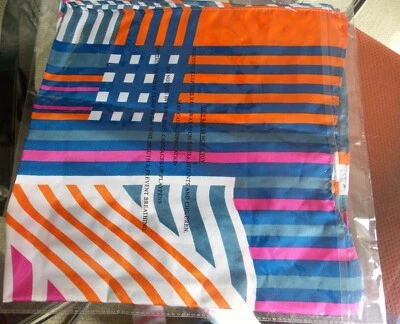 Pañuelo Vera Bradley GEO MEDALLONES 22" cuadrado nuevo envío gratuito Foto 1 de 3