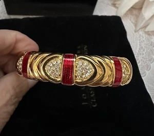 Vintage Joan Rivers Goldtone Red Enamel Clear Rhinestone Hinged Bangle Bracelet - Imagen 1 de 8