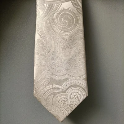 Gravata Donald J. Trump Signature Collection padrão paisley 100% seda - Marfim 62" - Imagem 1 de 4