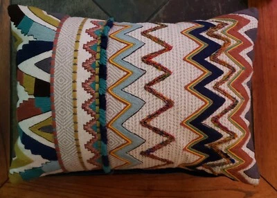 Almohada lumbar bordada multicolor World Market Foto 1 de 4