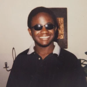 Foto Polaroid de colección lindo hombre feliz gran sonrisa gafas de sol encontradas arte instantánea - Imagen 1 de 5