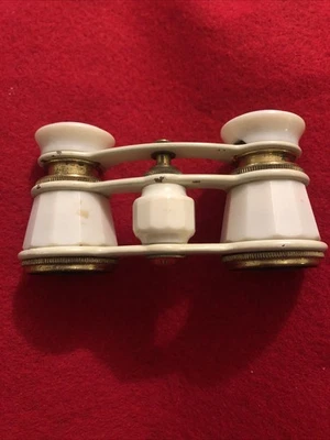 Vintage Pair Of Cream Coloured Plastic Opera Glasses Binoculars ￼ - Image 1 of 4
