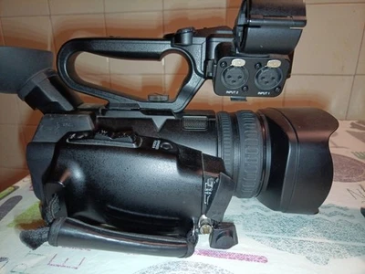 Camcorder 4k JVC GY-HM250E with LCD broken - Imagen 1 de 4