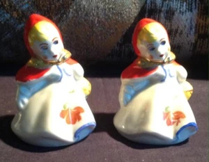 Hull Little Red Riding Hood Salt & Pepper Shaker 135889 1959 Porcelain Vintage - Picture 1 of 3