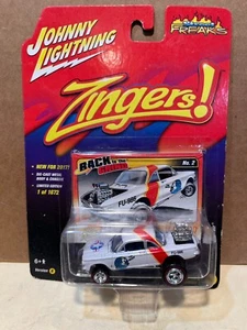 Chevrolet Corvair 1962 Johnny Lightning Zingers Back to the Grind blanco 1/64 - Imagen 1 de 2