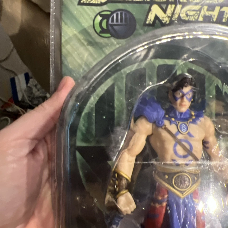 Figura de acción 2011 DC Direct Toys Blackest Night Series 8 Indigo Tribe The Atom Foto 1 de 4