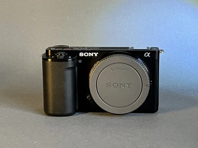 Sony Alpha ZV-E10 ⭐️Nur 2400 Klicks ⭐️NEUWERTIG  - Bild 1 von 4