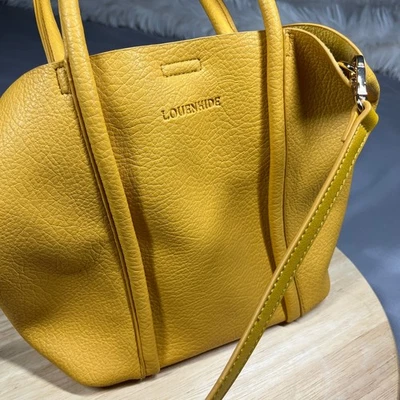Bolso Bandolera/Bolso Bandolera de Cuero Vegano Louenhide Cartera de Dos Vías Color Mostaza Usado en Excelente Condición  Foto 1 de 4