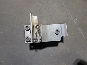 2017 - 2023 BMW X7 G07 FRONT BUMPER IMPACT BAR LEFT MOUNT BRACKET OEM 7421635 - Picture 1 of 5