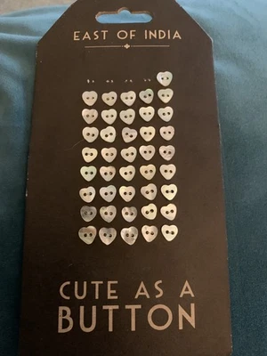 41 Heart-Shaped Shell Buttons, Natural, 7 mm. Sew/Textiles/Jewellery Making - Image 1 of 3