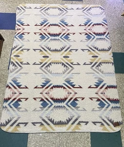 Pendleton Woolen Mills White Sand Fleece Throw Blanket Geo Print 50 X 72 - Picture 1 of 11