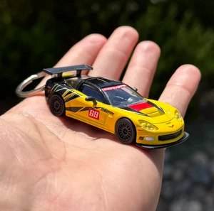 2005 Chevrolet Corvette C6.R Yellow Keychain Keyring Gift Chevy Mini Track Car - Bild 1 von 7