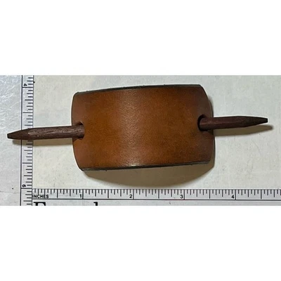 Cabelo de couro feito à mão barrette marrom oval com vara de madeira unissex retrô - Imagem 1 de 3